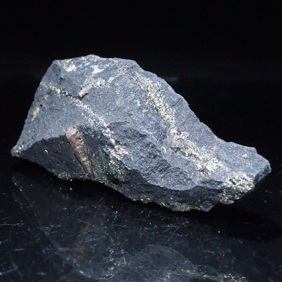 オーストリア産の蛍光ルビー＆パイライト|ハッピーギフト – 天然石