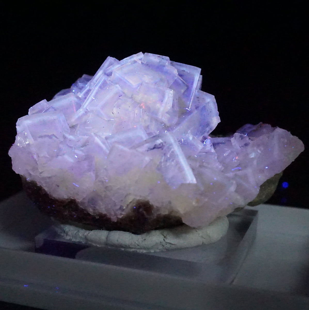 スペイン モスコナ産 フローライト 鉱物標本 スペイン モスコーナ鉱山産 フローライト |ハッピーギフト – 天然石