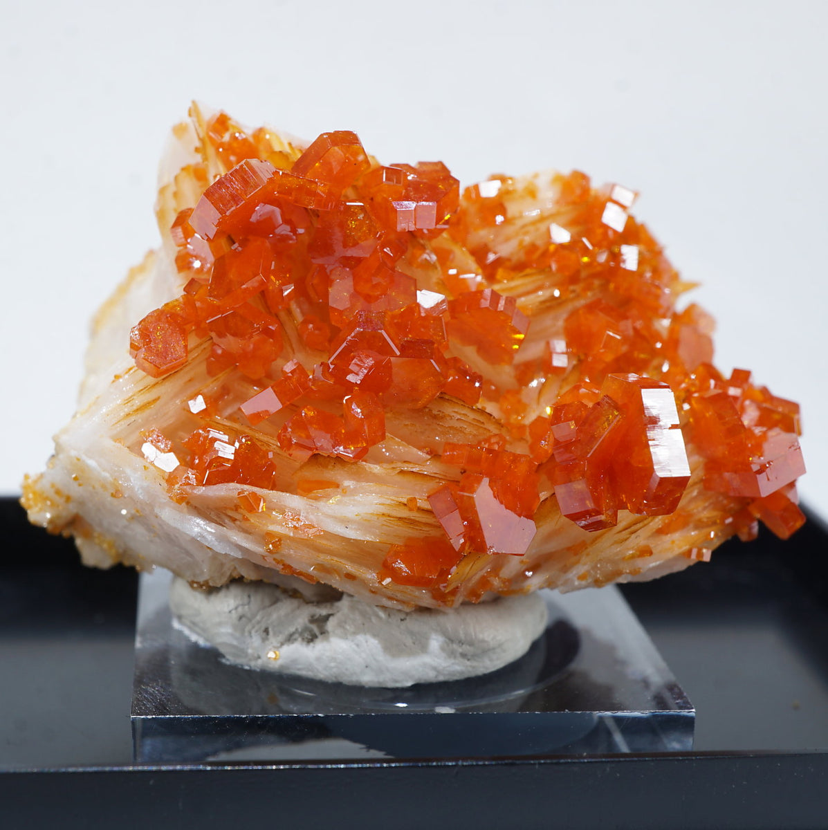 モロッコ産 バナジン鉛鉱 – 天然石ハッピーギフト