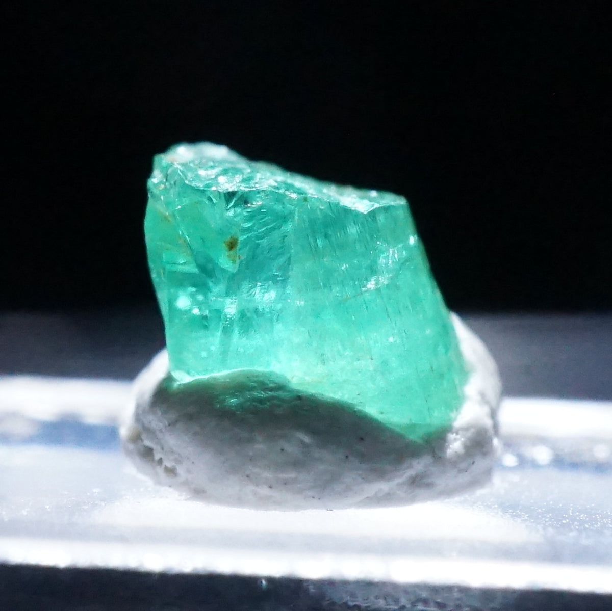 蛍光》コロンビア産 エメラルド – 天然石ハッピーギフト