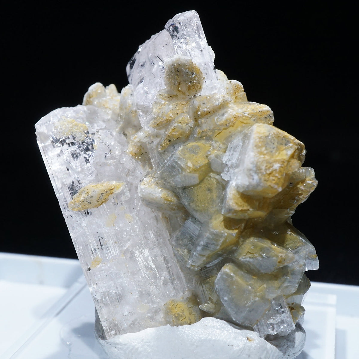 【匿名発送】メキシコ産 ダンビュライト、カルサイト、水晶共生原石 匿名発送】メキシコ産 ダンビュライト、カルサイト、水晶共生