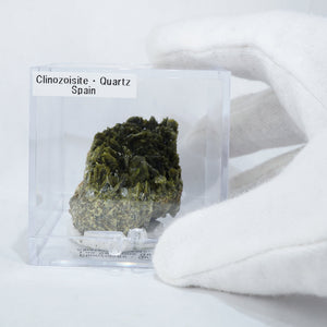 スペイン産　Clinozoisite・Quartz