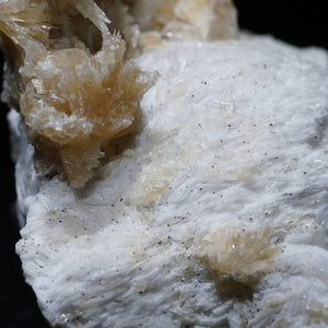 【35％off BFSALE 対象品】《蛍光》スコットランド産 Strontianite・Barite