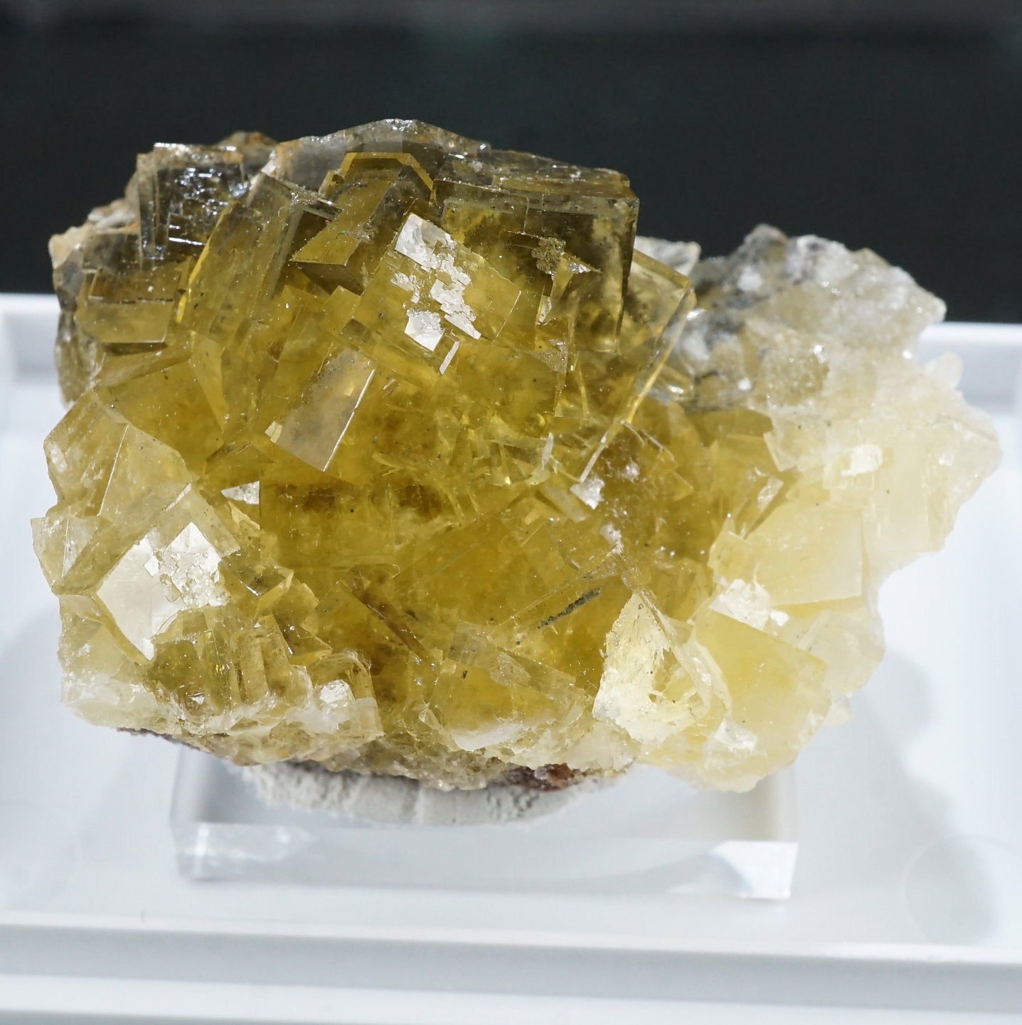 スペイン モスコナ産 フローライト 鉱物標本 スペイン モスコーナ鉱山産 フローライト |ハッピーギフト – 天然石