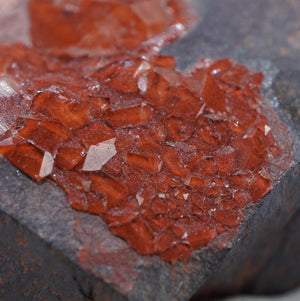 イギリス産 Quartz on Hematite