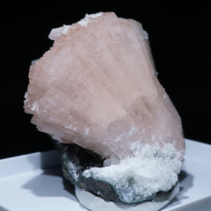 インド産 Heulandite on Chalcedony