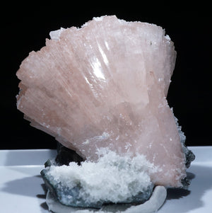 インド産 Heulandite on Chalcedony