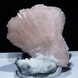 インド産 Heulandite on Chalcedony