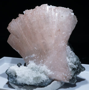 インド産 Heulandite on Chalcedony