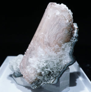 インド産 Heulandite on Chalcedony