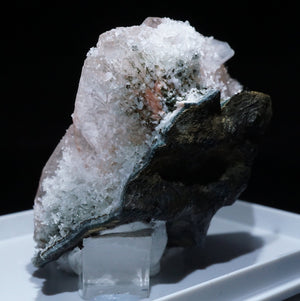 インド産 Heulandite on Chalcedony