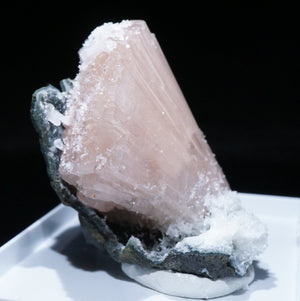 インド産 Heulandite on Chalcedony