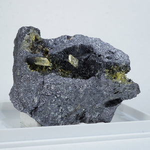 モロッコ産 アングレサイト – 天然石ハッピーギフト