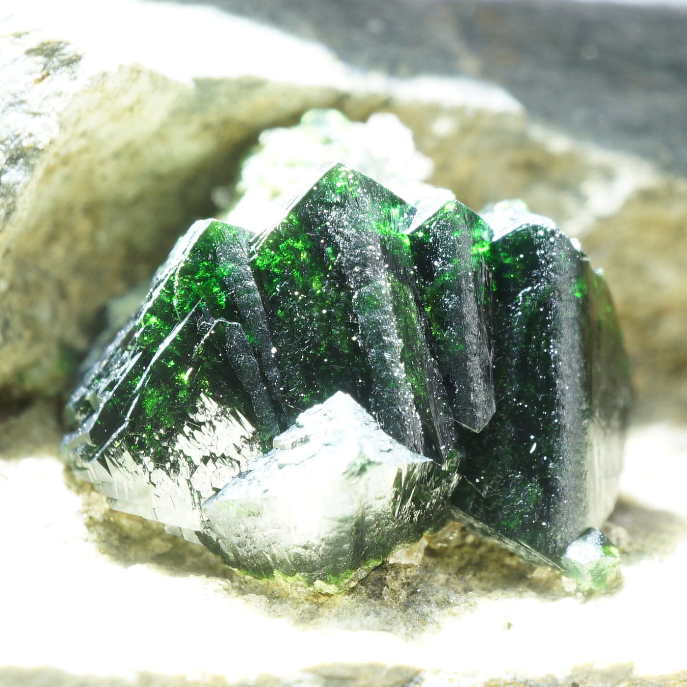 ザンビア産 Libethenite(燐銅鉱) – 天然石ハッピーギフト