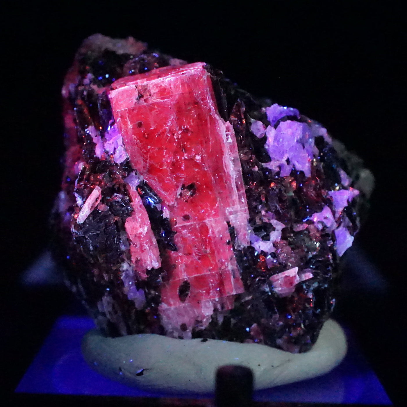 ロシア産 蛍光カイヤナイト|ハッピーギフト – 天然石ハッピーギフト