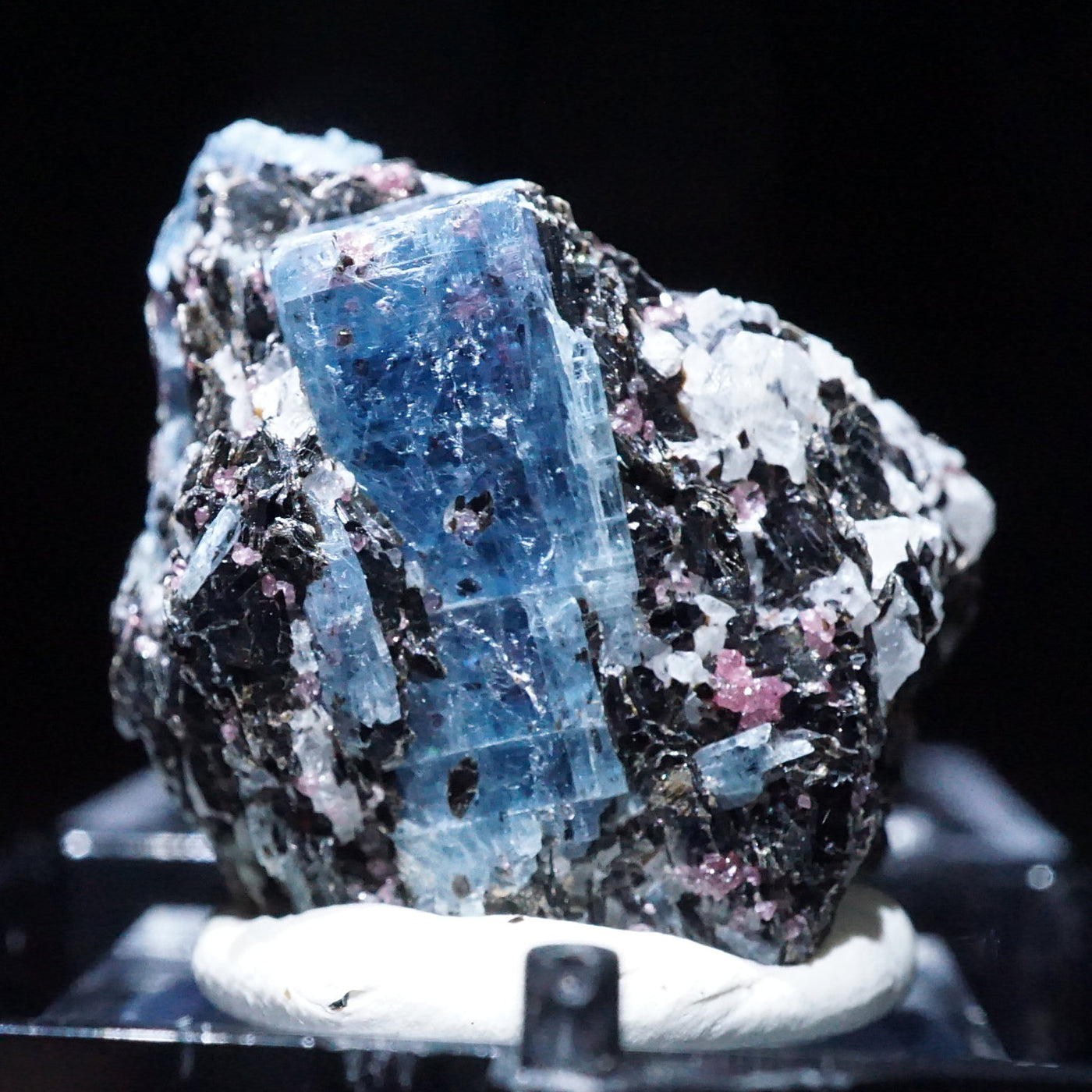 ロシア産 蛍光カイヤナイト|ハッピーギフト – 天然石ハッピーギフト