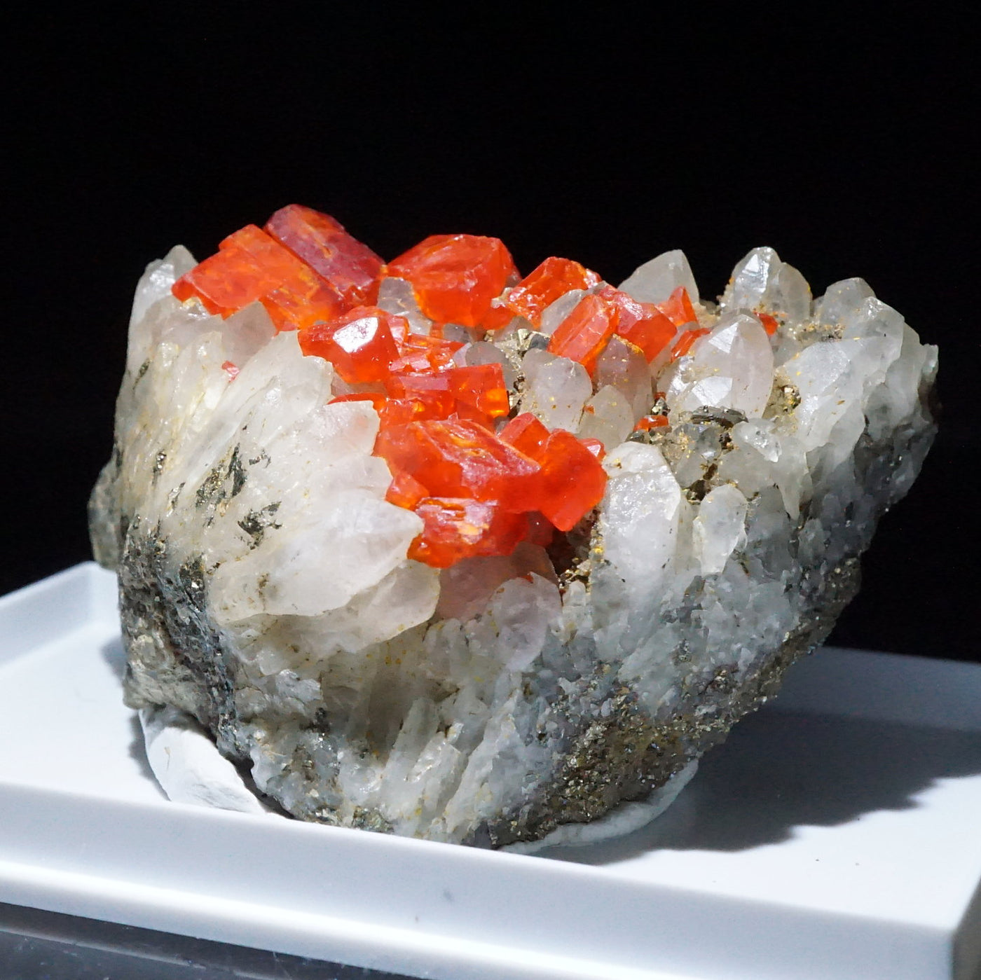 リアルガー ルーマニア産 [鉱物標本] ルーマニア産 Realgar(リアルガー) – 天然石ハッピーギフト