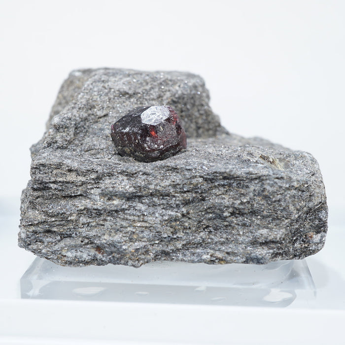 アラスカ州産 アルマンディンガーネット