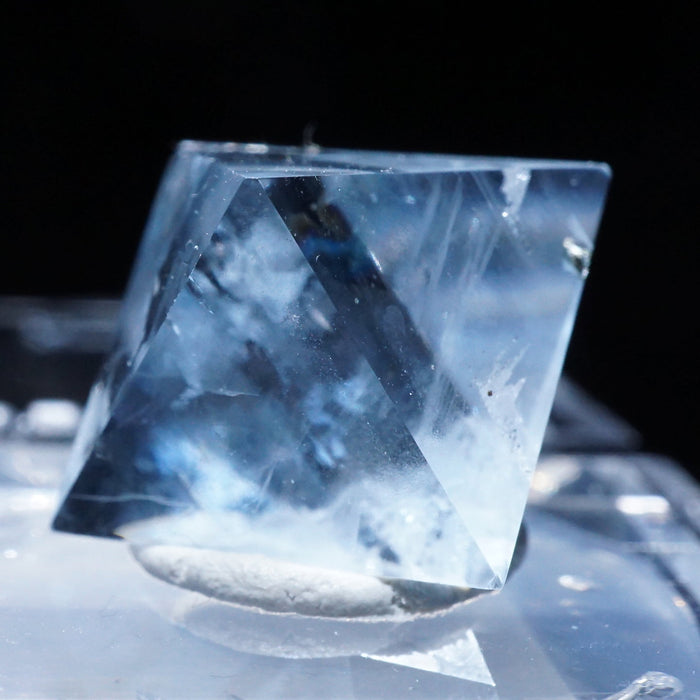 イリノイ州 Cave in Rock産 八面体フローライト (Polish)