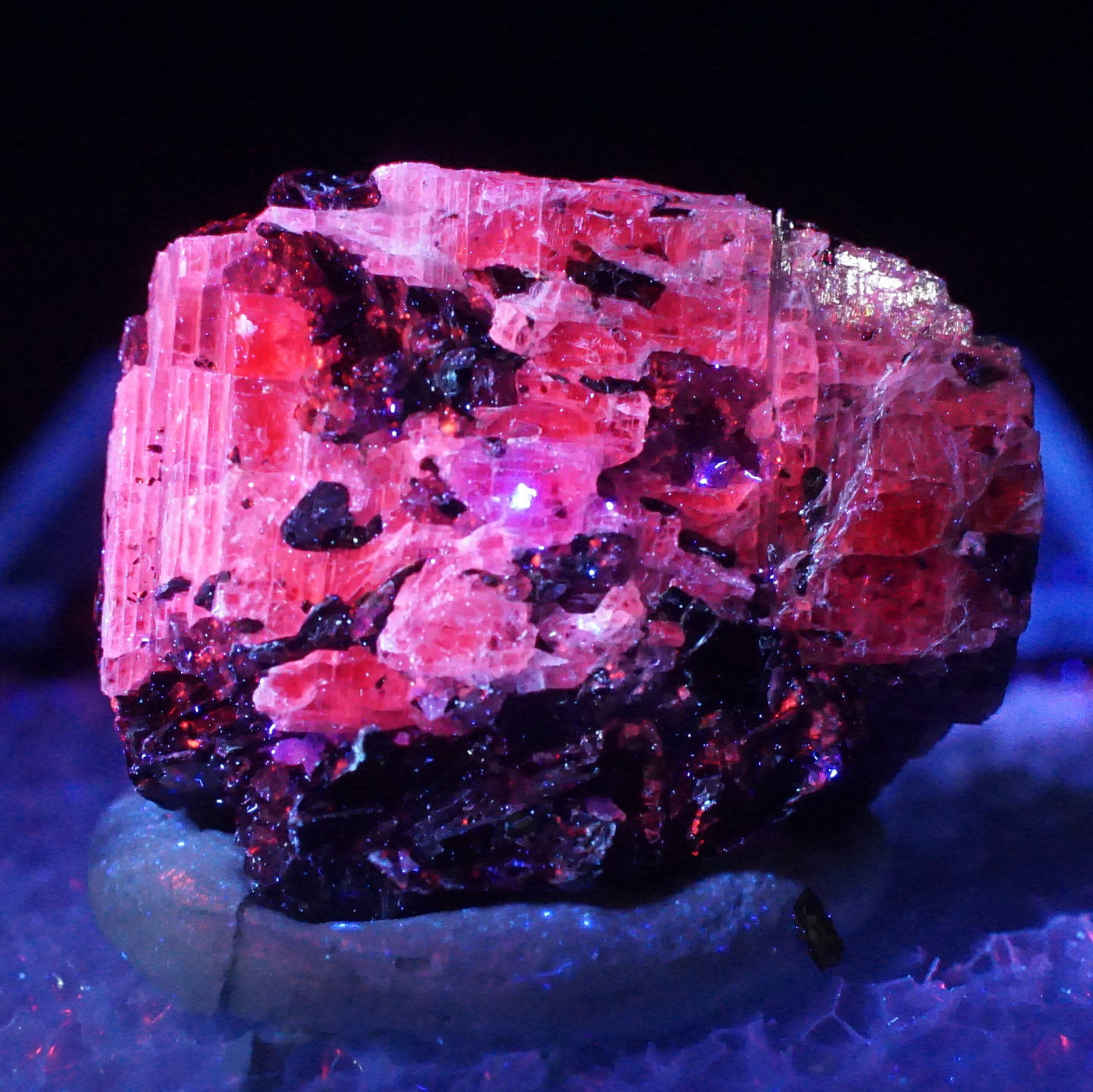 ロシア産 蛍光カイヤナイト|ハッピーギフト – 天然石ハッピーギフト