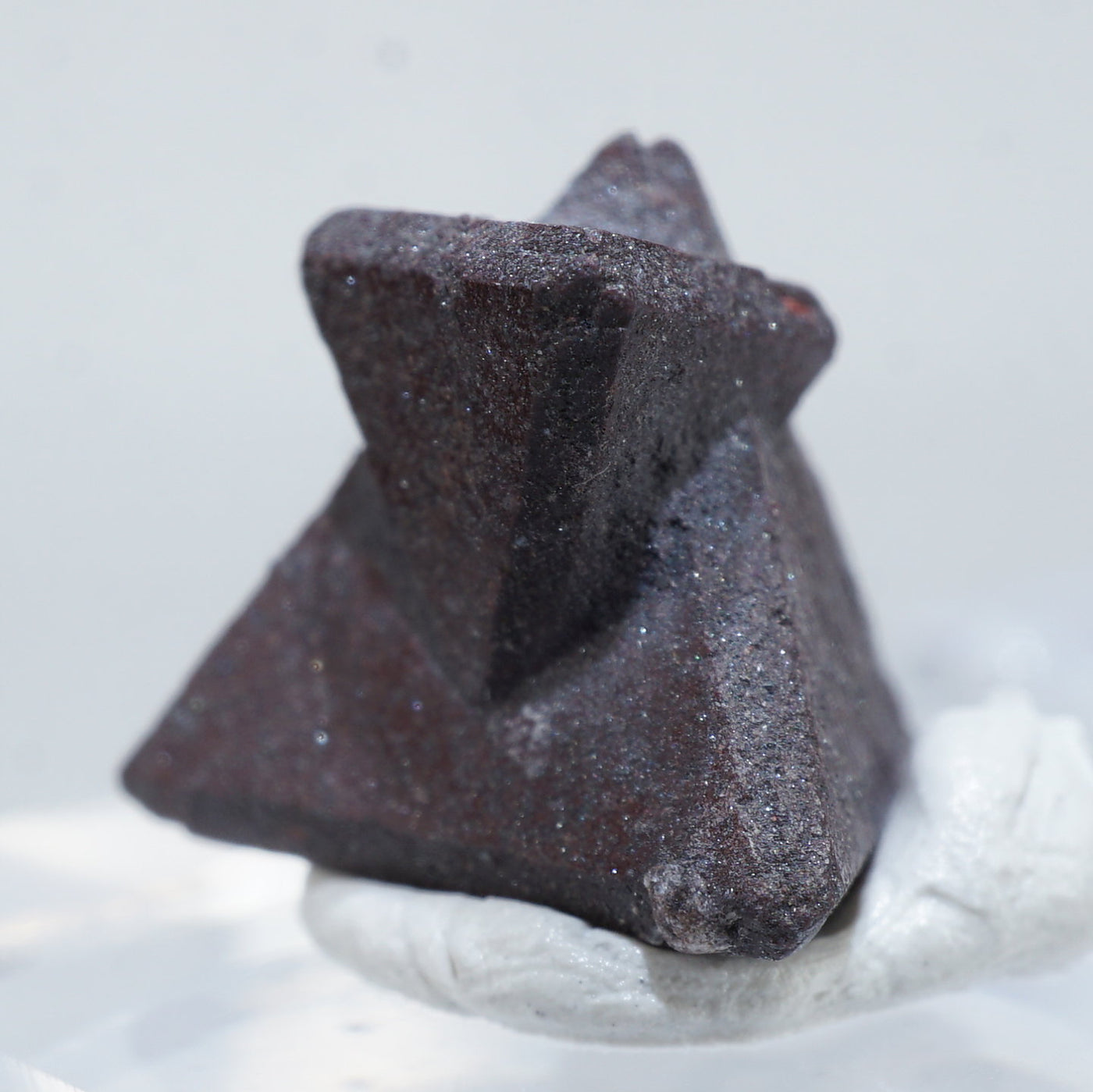 イラン産 Zunyite(ズニ石) – 天然石ハッピーギフト