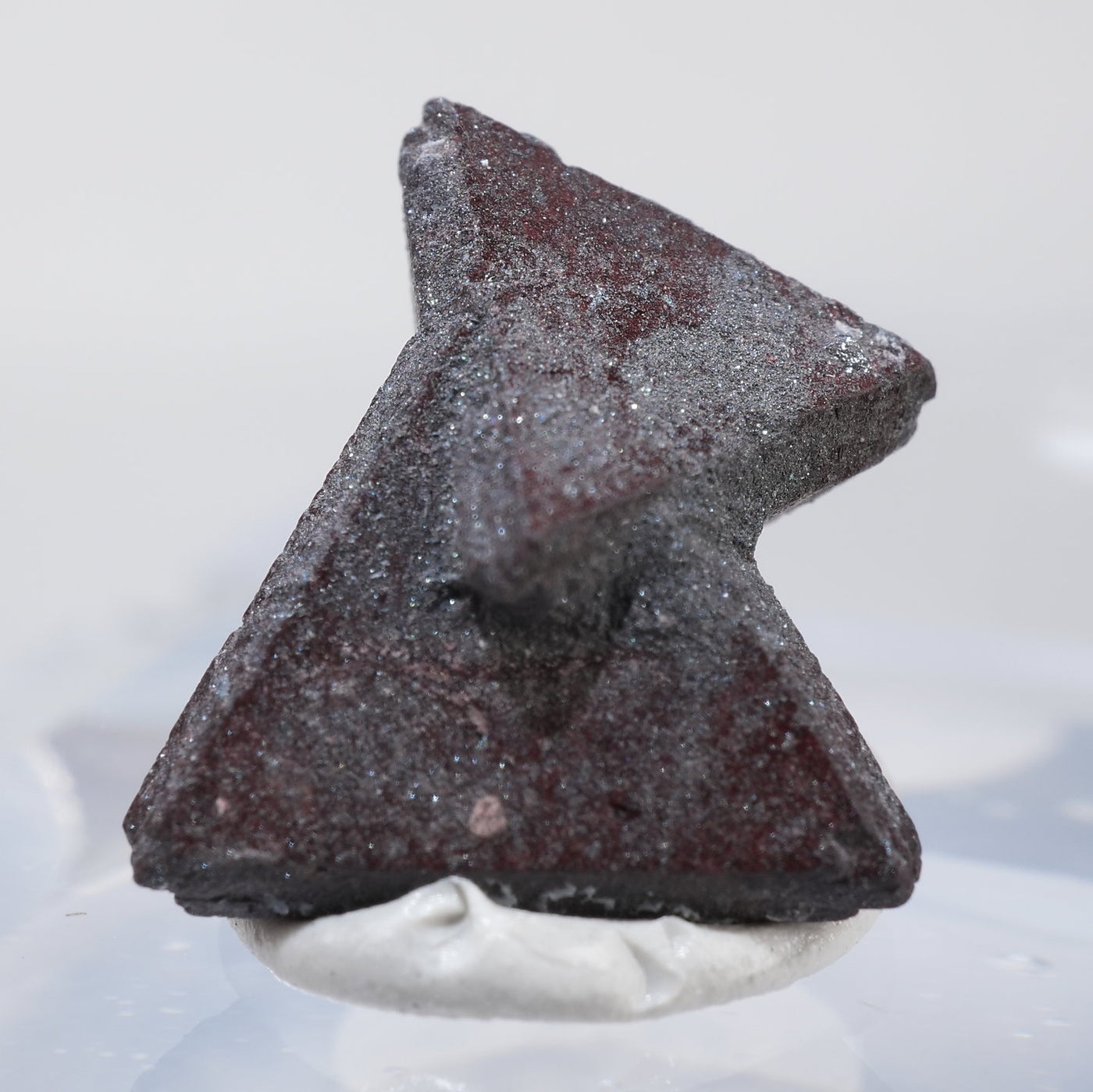 イラン産 Zunyite(ズニ石) – 天然石ハッピーギフト