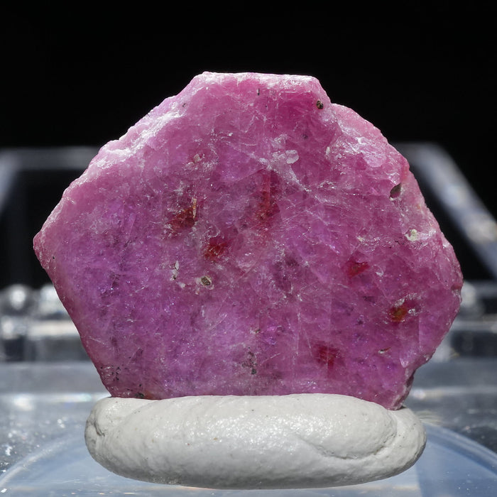 《蛍光》モザンビーク共和国産 ルビー