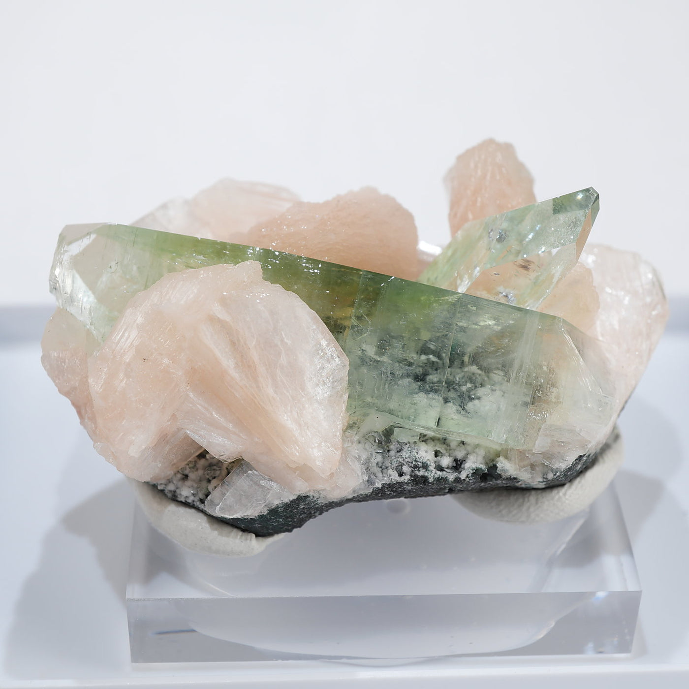 グリーンアポフィライト&ピンクスティルバイト　スーパー特大原石　インド産 グリーンアポフィライト&ピンクスティルバイト スーパー特大原石