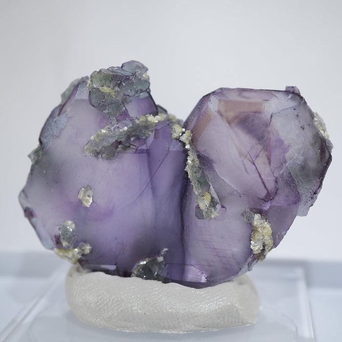 ナミビアErong産 フローライト(スピネル式双晶)