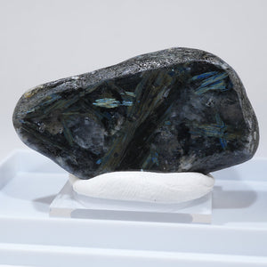 フィンランド産 Nuummite ヌーマイト