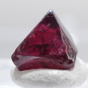 【初売りセール対象品】《蛍光》ミャンマー産 スピネル