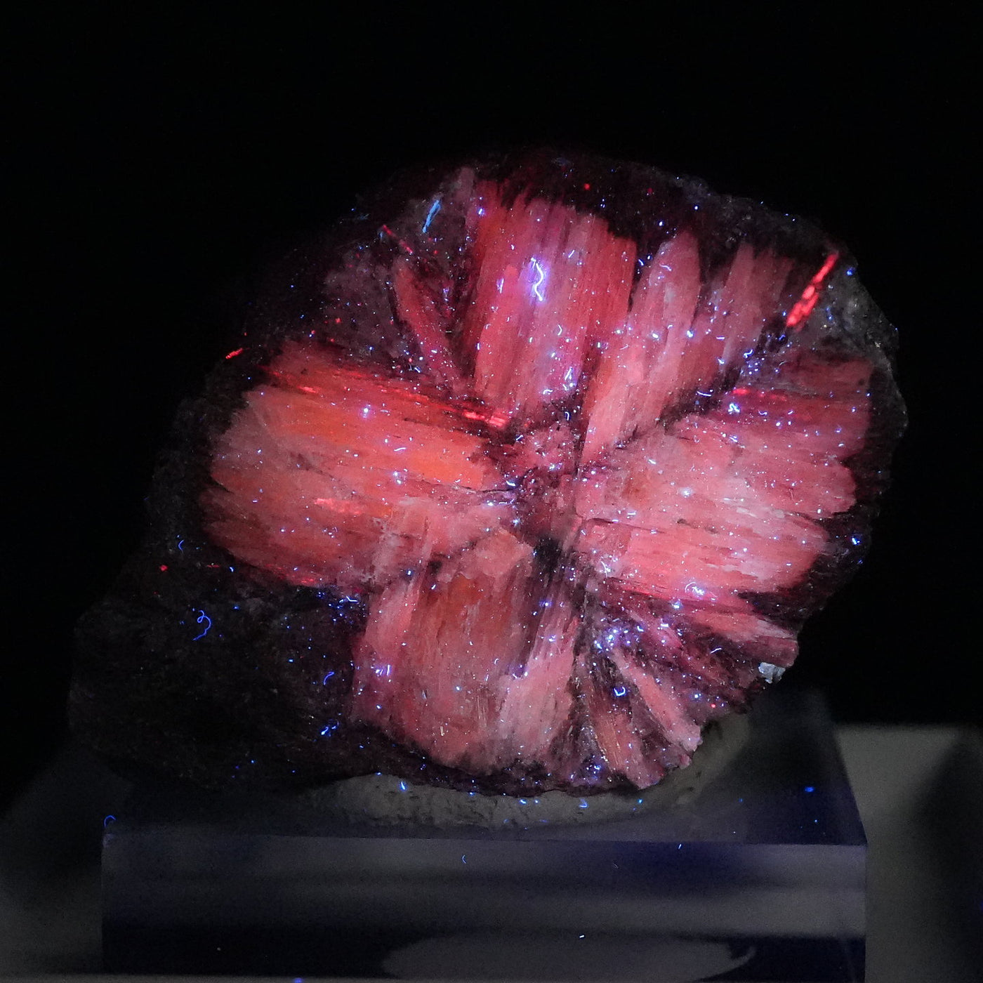 蛍光》ロシア産 Chiastolite – 天然石ハッピーギフト