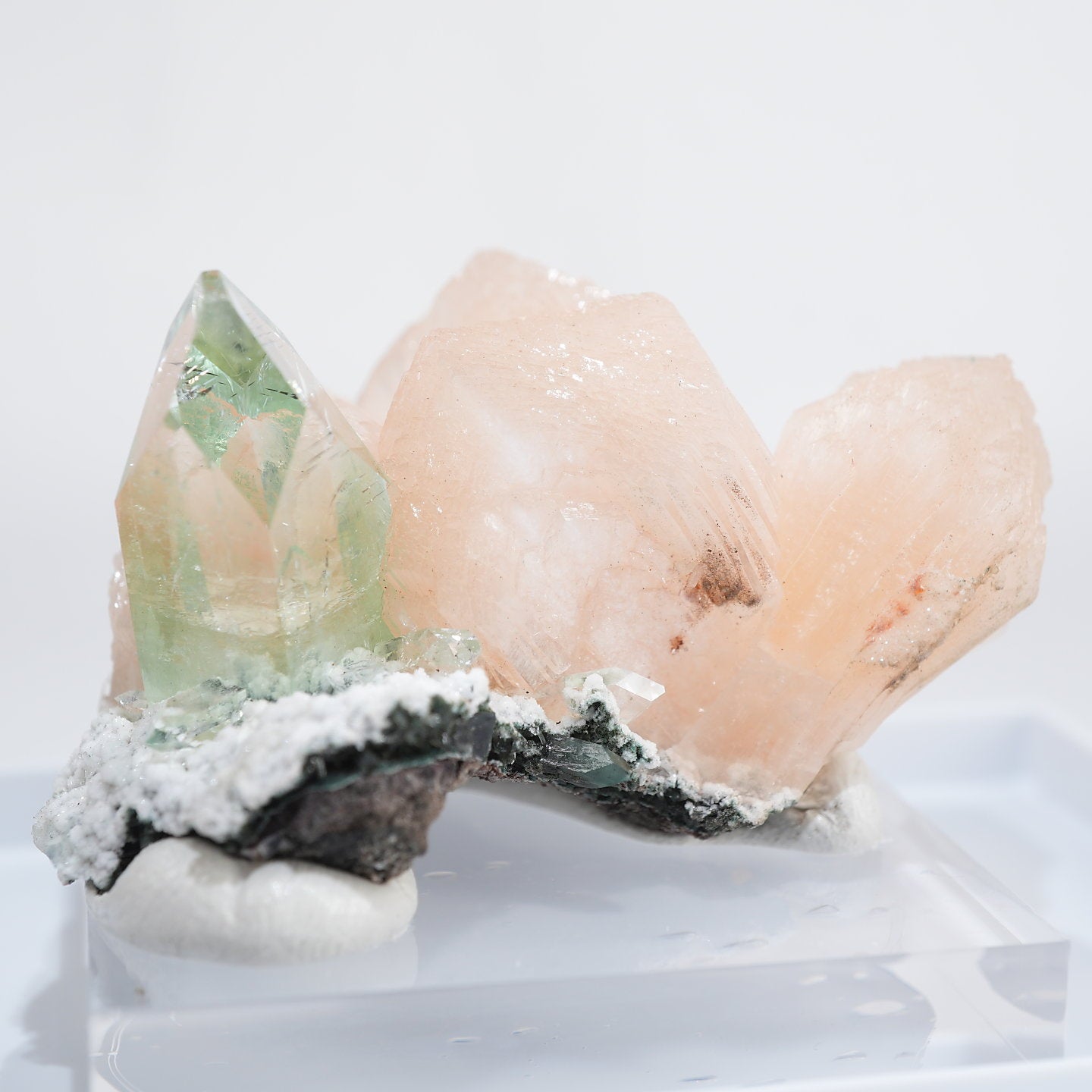 インド産 アポフィライト・スティルバイト – 天然石ハッピーギフト