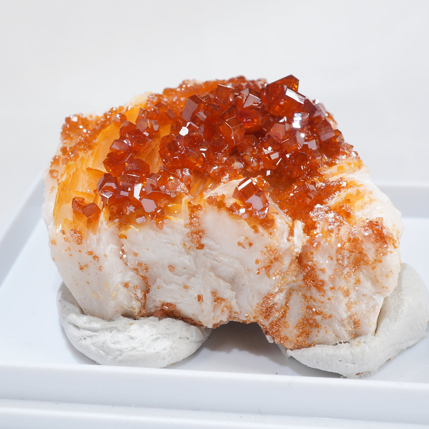 モロッコ産 バナジン鉛鉱 – 天然石ハッピーギフト