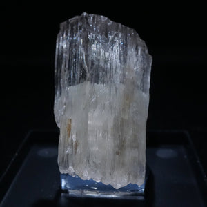 《蛍光》モザンビーク産 Spodumene (リシア輝石)