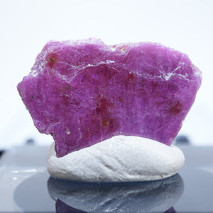 【初売りセール対象品】《蛍光》モザンビーク共和国産 ルビー