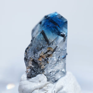 ジンバブエ産 トルマリン入りユークレース