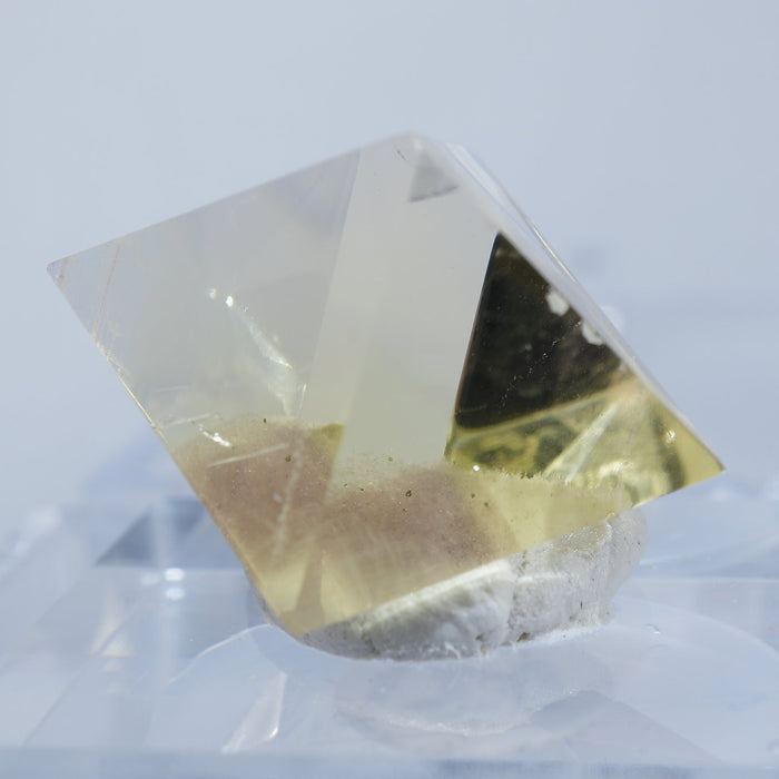 イリノイ州 Cave in Rock産 八面体フローライト (Polish)