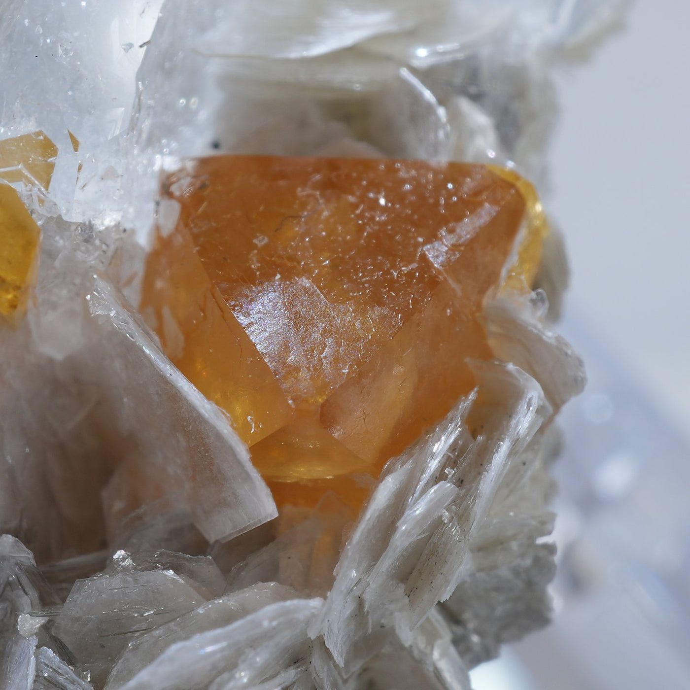 中国 四川省産 灰重石・アクアマリン・雲母 – 天然石ハッピーギフト