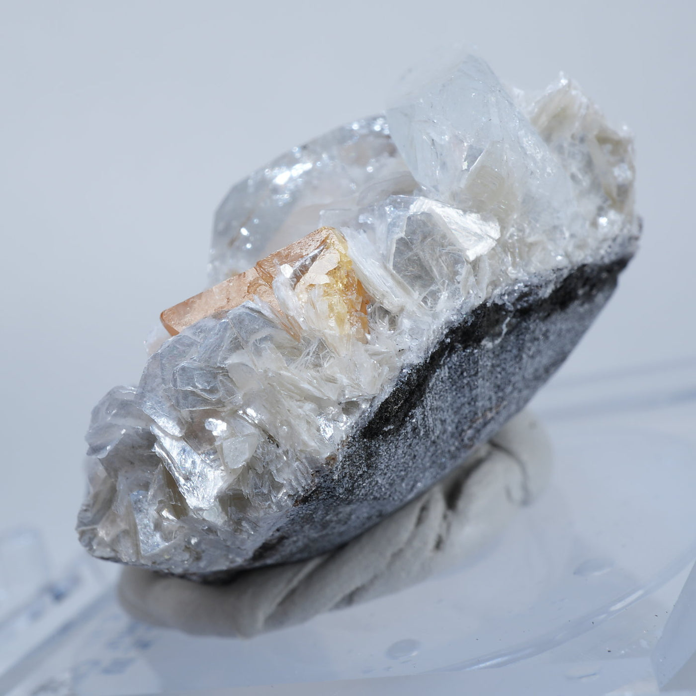 中国 四川省産 灰重石・アクアマリン・雲母 – 天然石ハッピーギフト