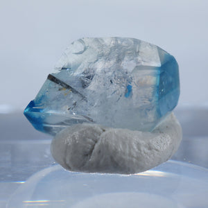 ジンバブエ産 トルマリン入りユークレース