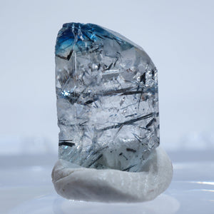 ジンバブエ産 トルマリン入りユークレース