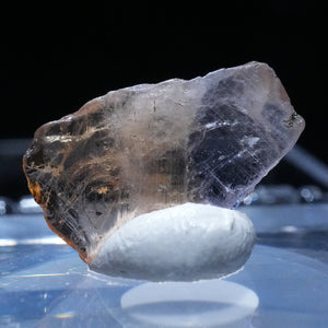 《蛍光》タンザニア産 マグネシオアキシナイト