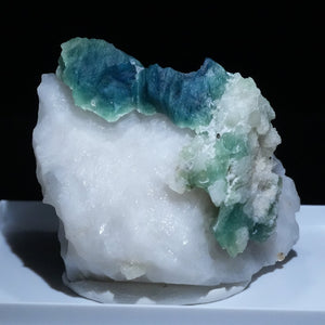《蛍光》アフガニスタン産 Sodalite・Caicite
