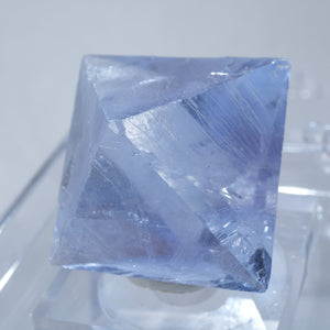 イリノイ州 Cave in Rock産 八面体フローライト