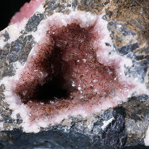 《蛍光》南アフリカ産 母岩付きロードクロサイト