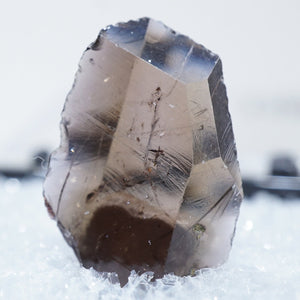 ロシア産 斧石Axinite