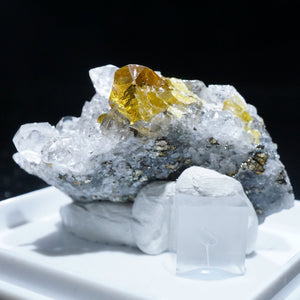 アメリカ ニューヨーク州産 スファレライト・水晶