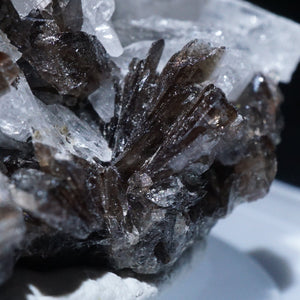 ロシア産 アキシナイト(斧石)・水晶