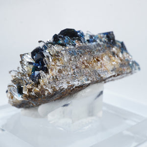 《高品質》カナダ Yukon準州産 ラズライト(天藍石)・水晶